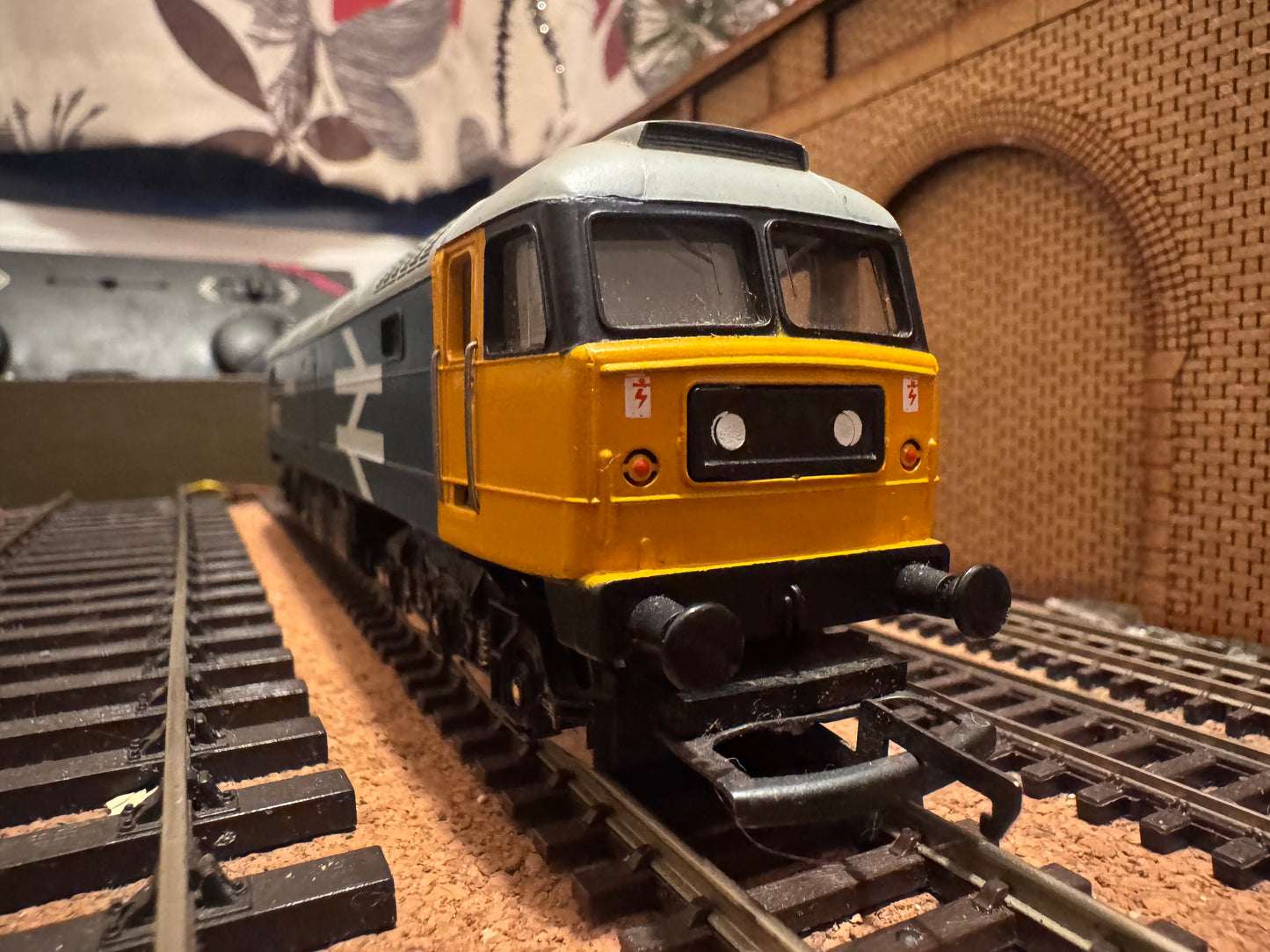 Hornby R307A (OO) British Railways Class 47 No.47170 “County of Norfolk” in BR Large Logo Blue 
