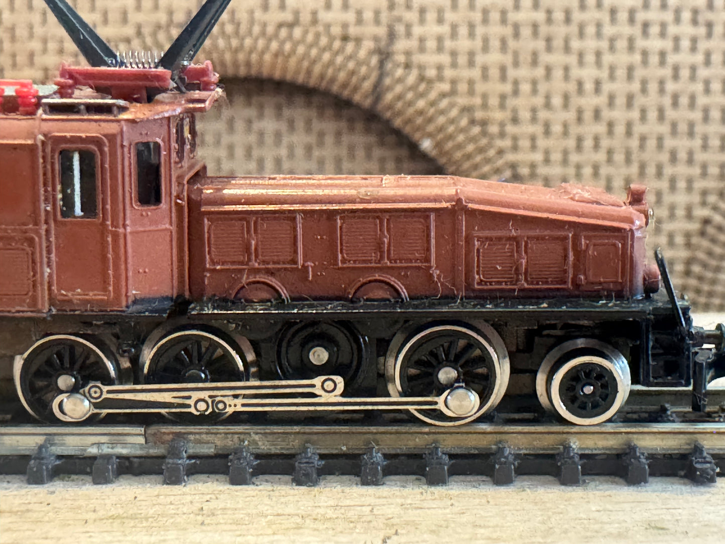 Marklin Mini Club 8852 (Z Gauge) Schweizerische Bundesbahnen, Ce 6/8 III No.14301 in SBB Livery.
