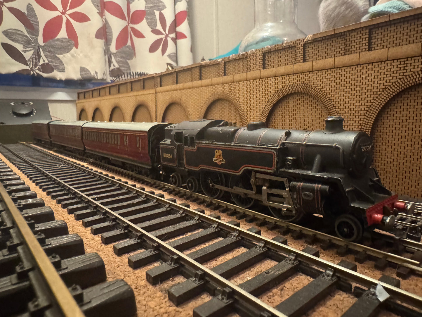 Hornby Dublo EDP13 (OO) 2-6-4 Tank Passenger Set, BR