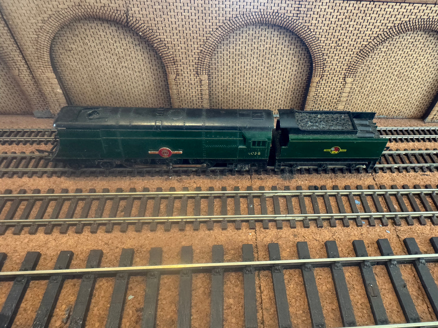Tri-ang T.93 / T.94 (TT) Ex SR, Un-rebuilt Merchant Navy No.35028 “Clan Line” in British Railways Lined Passenger Green 