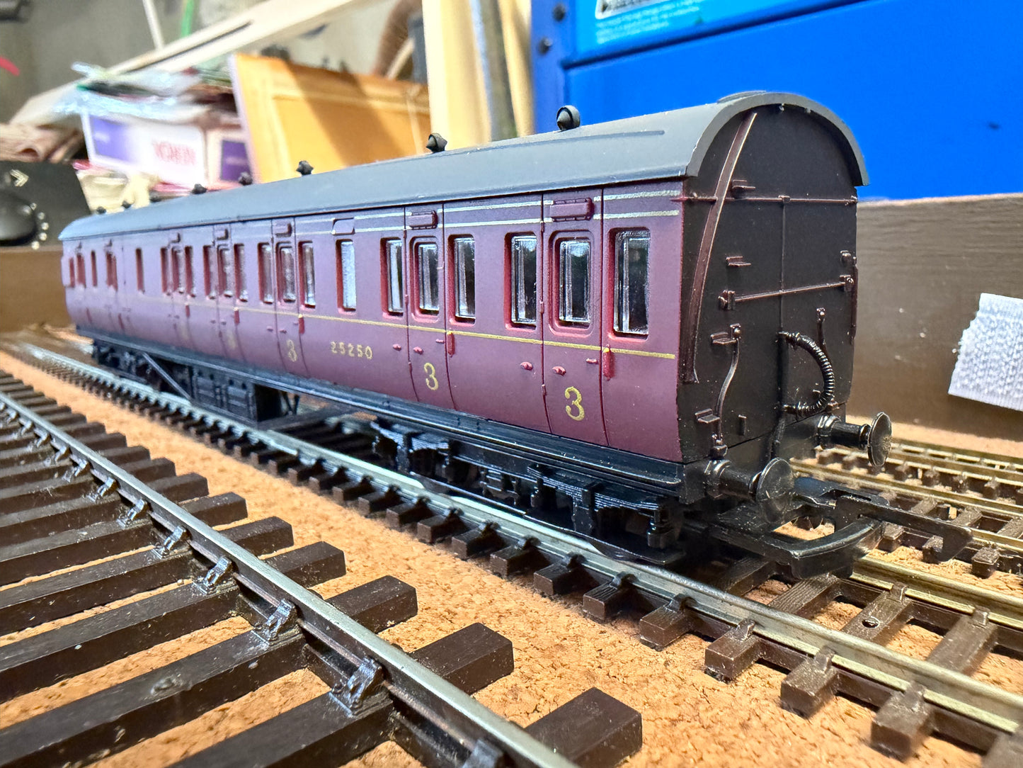 AirFix GMR 54253-9 (OO) London Midland & Scottish Railway, 57Ft Non Corridor Lavatory Brake Third Suburban No.25250 in LMS Maroon.