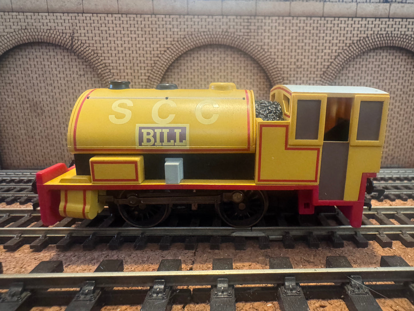 Hornby Thomas & Friends R9047 (OO) Sodor China Cley Company “Bill” in SCC lined Yellow 
