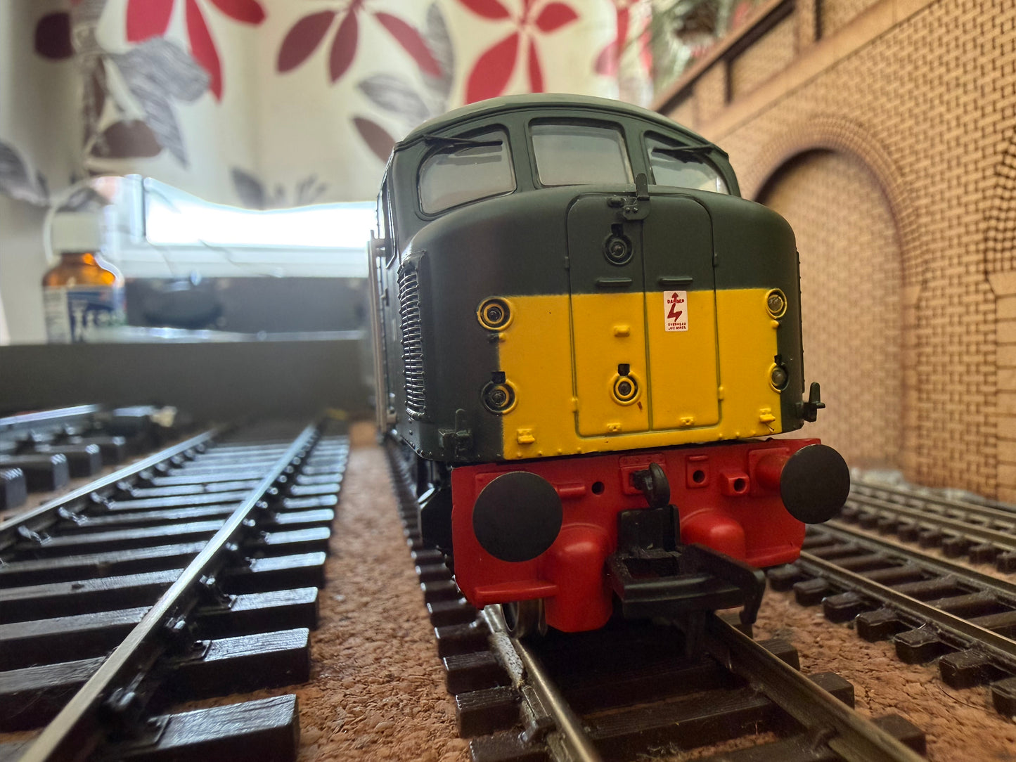 Bachmann 32-650 (OO) British Railways, Sulzer Type 4 [Class 44] No.D1 “Scafell Pike” in British Railways Green and small yellow ends. 