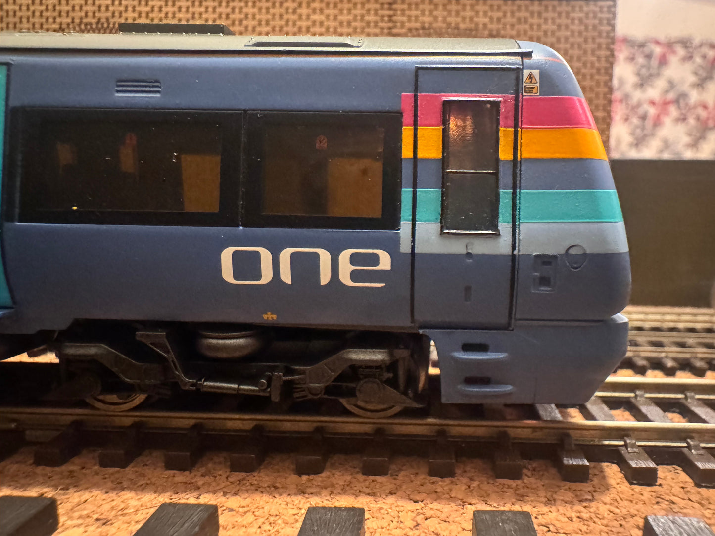 Bachmann 32-464 (OO) Adtranz / Bombardier Three Car Class 170 ‘Turbostar’ No.170202 in National Express’s ‘One Anglia’ livery.