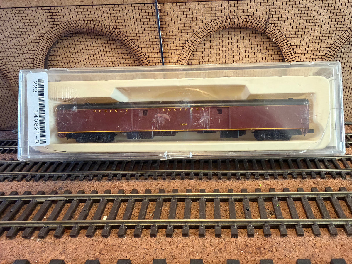 Con-Cor #0001-04082A (N Scale) Norfolk Southern Railroad, 85ft Baggage Car No.1306 