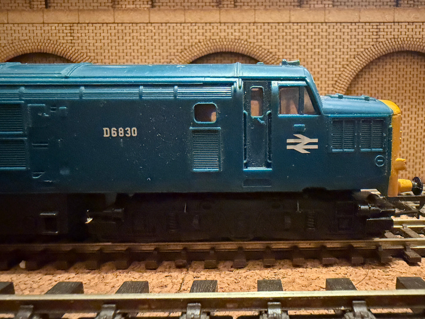 Tri-ang R751 (OO) British Railwaysc English Electric Type 3 [Class 37] No.D6830 in Pre-TOPS British Rail Blue. 