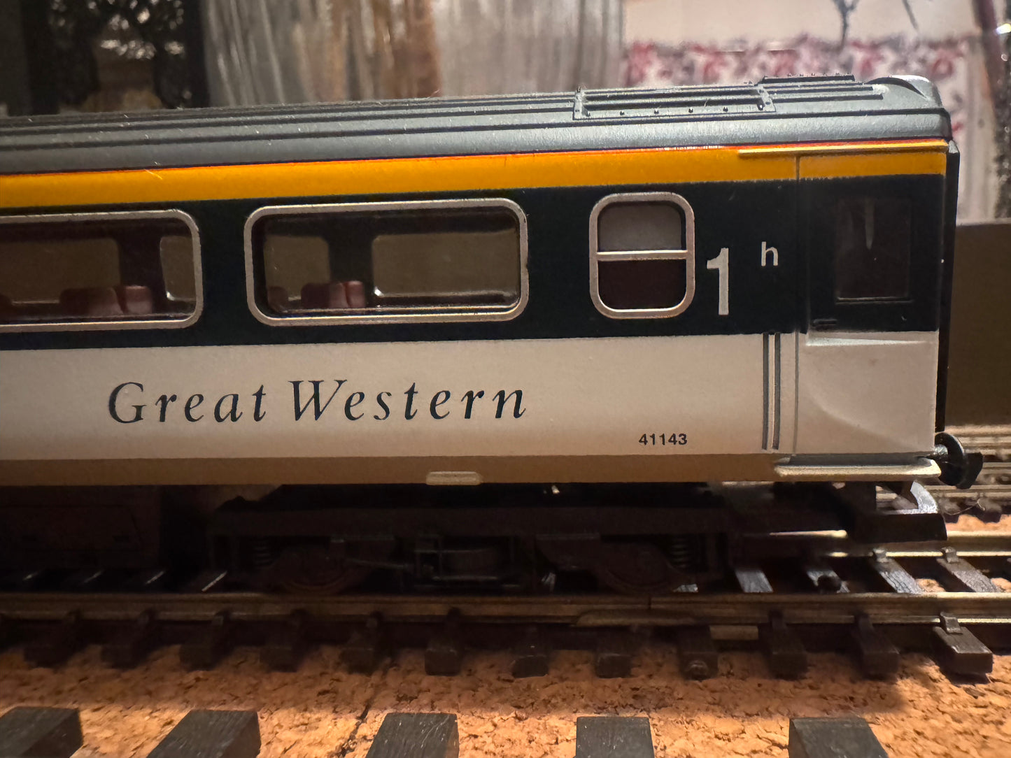 Lima (OO) Ex British Rail MK3s in Great Western ‘Merlin’ livery. Full Coaching Rake Bundle 