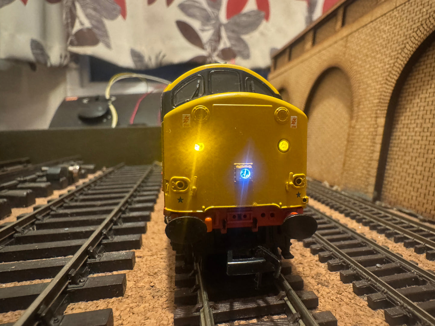 Bachmann 32-387 (OO) British Railways Class 37/5 No.37506 in British Rail, Railfreight Red Stripe Livery and Thornaby Depot Decal. DCC Ready 