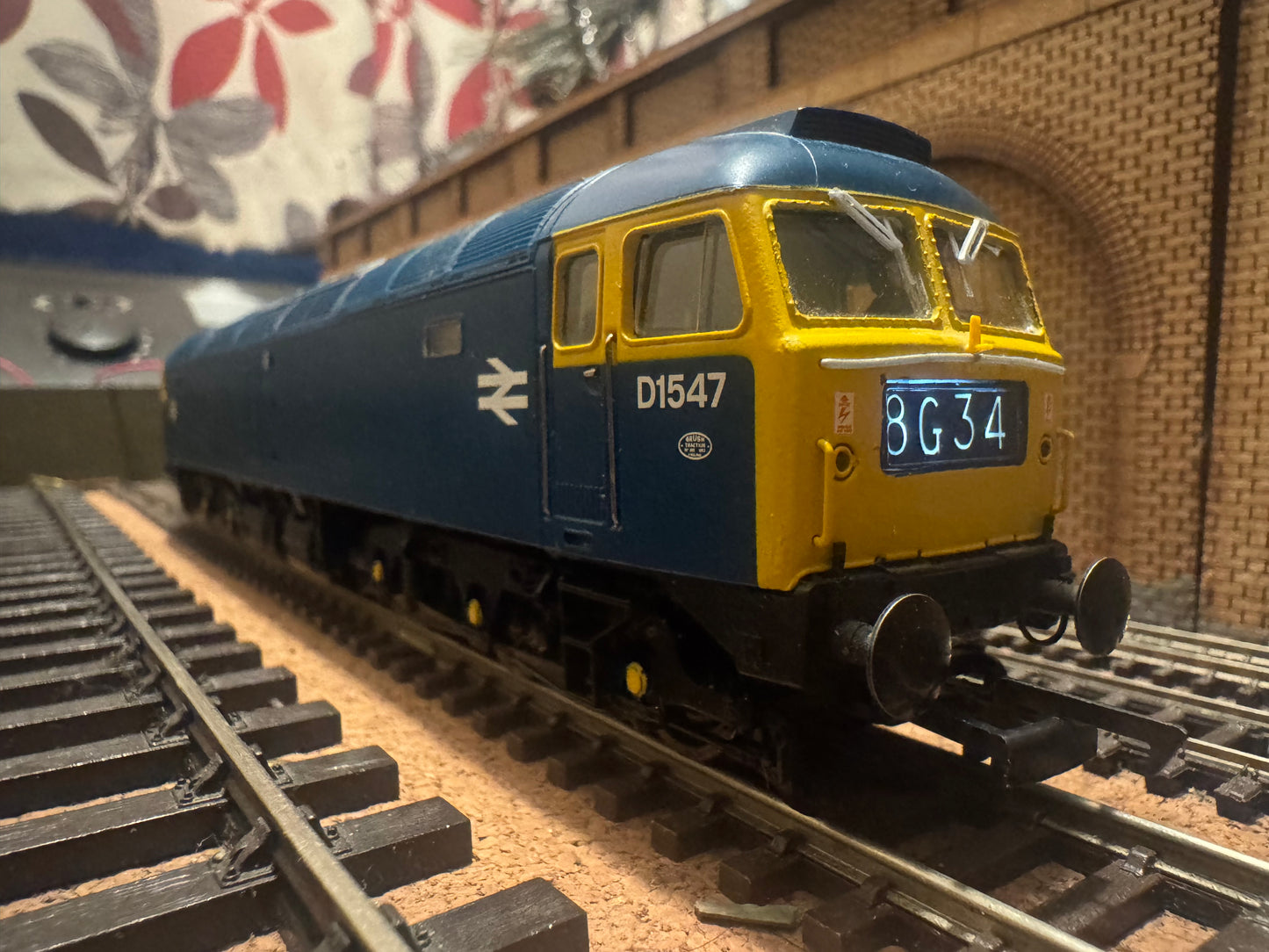 Bachmann 32-805 (OO) British Railways, Brush Type 4 [Class 47] No.D1547 in Pre TOPS British Rail Blue with headcode box. DCC Ready 