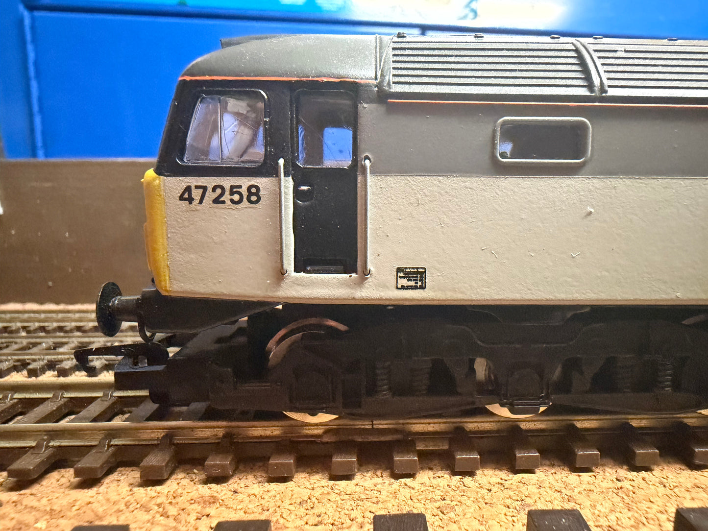 Hornby R.245 (OO) British Railways Class 47/0 No.47258 in British Rail Railfreight Distribution Livery