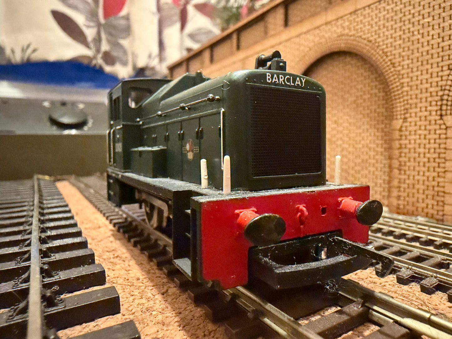 Hornby R875 (OO) British Railways, Barclay 204HP Diesel Mechanical Shunter [Class 06] D2428 in all over BR Green
