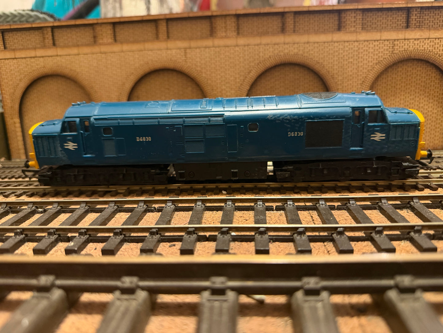 Tri-ang R751 (OO) British Railwaysc English Electric Type 3 [Class 37] No.D6830 in Pre-TOPS British Rail Blue. 