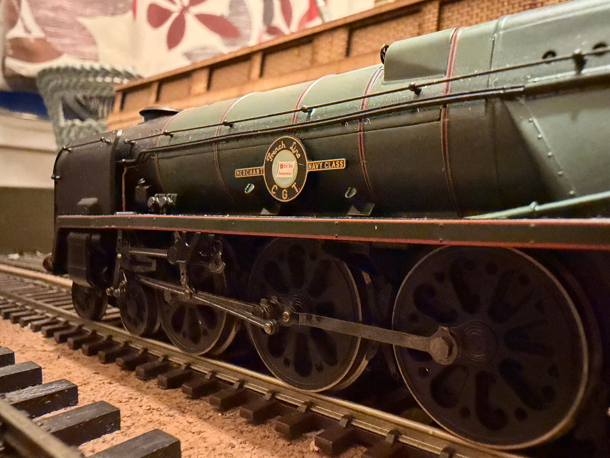 Hornby R2528 (OO) Ex SR, Rebuilt Merchant Navy No.35019 “French Line” in British Railways Lined Passenger Green. (Shed Code 70A, Nine Elms Depot)