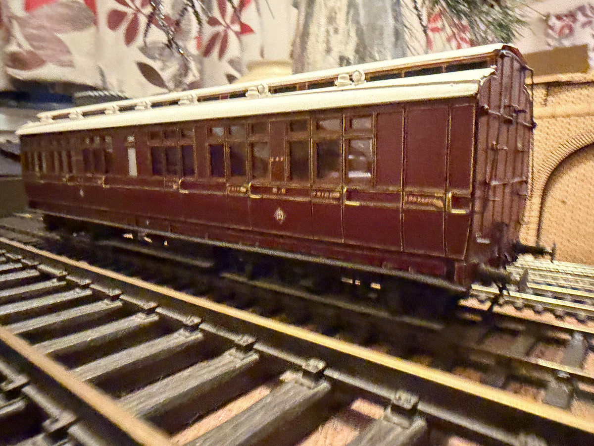 Midland Carriage Works J114 (O Gauge) Midland Railway, 47ft Bogie Clerestory, Lavatory Third No.345 in MR Crimson Lake 
