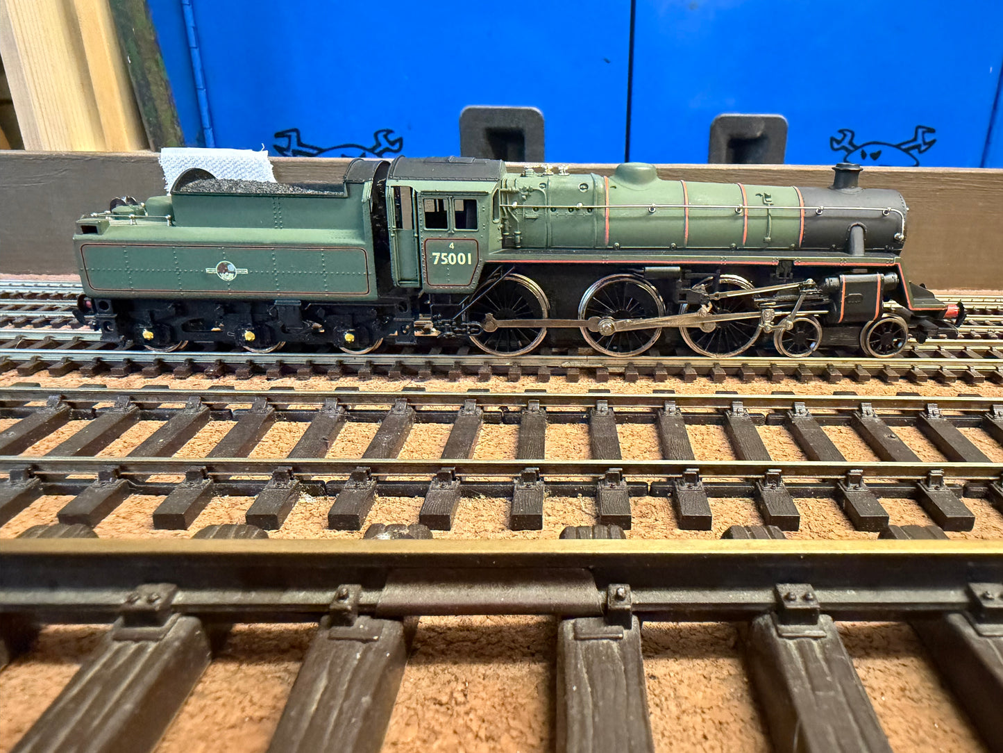 Mainline 37-053 (OO) British Railways Standard Class 4MT 4-6-0 No.75001 in BR Western Region Lined Green