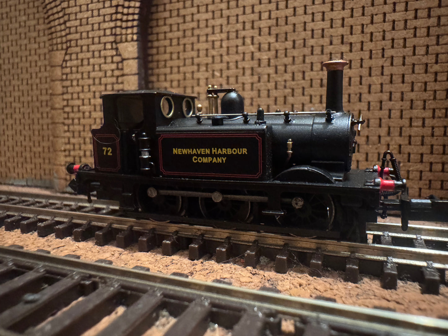 Dapol 2S-012-016 (N Gauge) Ex LBSCR A1X ‘Terrier’ No.72 [Fenchurch] in Newhaven Harbour Company Lined Black 
