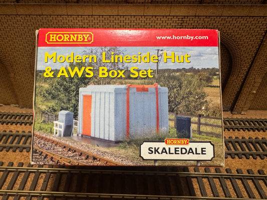 Hornby Skaledale R8675 (OO) Modern Lineside Hut & AWS Box Set 