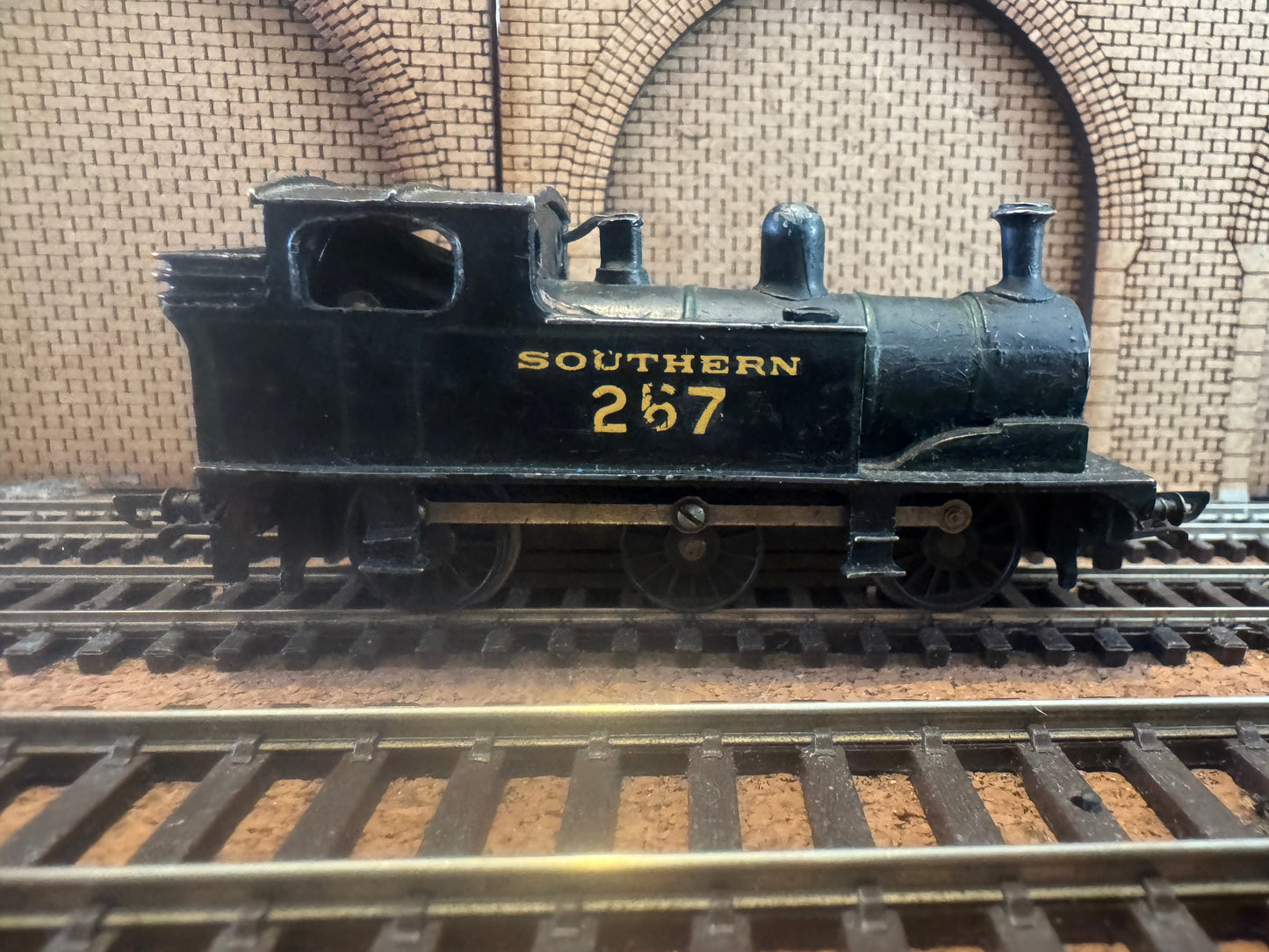 Tri-ang / Unknown (TT) Ex LSWR G6 No.257 in Lined Southern Railway Black. 