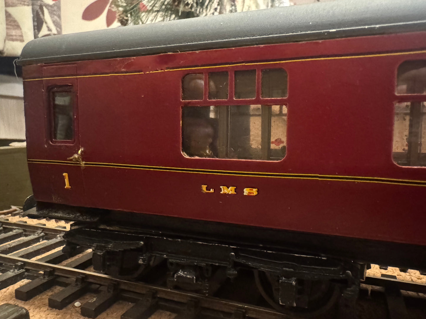 Exley (O Gauge) London Midland & Scottish ‘Stanier’ 57ft Corridor First No.1190 in LMS Maroon 