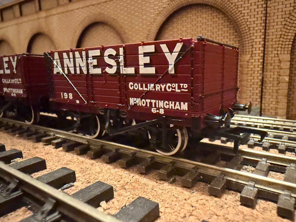 Bachmann 37-081X (OO) Annesley Colliery Company, Seven Plank Coal Wagon Triple Pack. Limited edition 