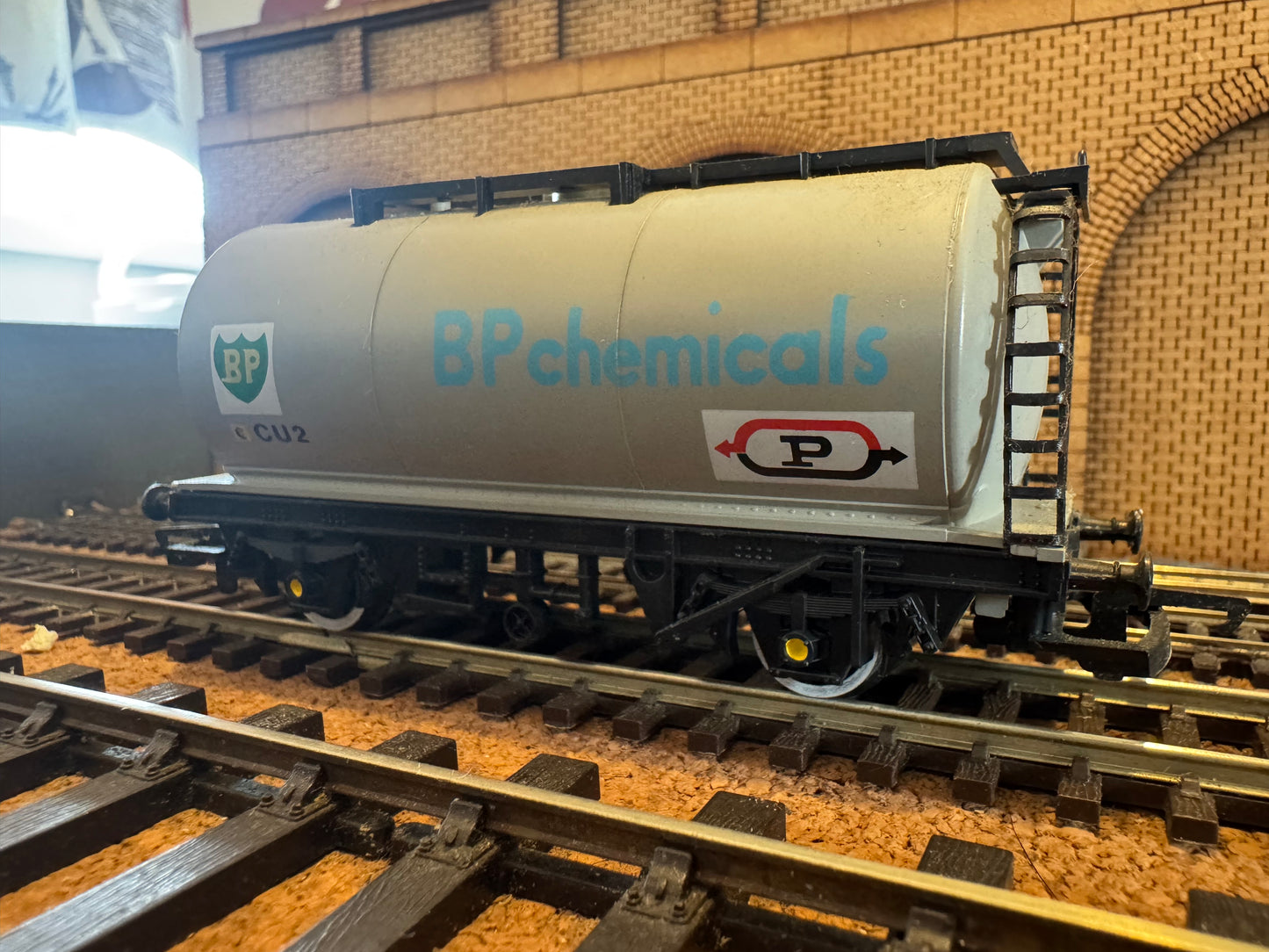 Hornby R.218 (OO) British Rail, TTA Tanker wagon in BP Chemicals Livery 
