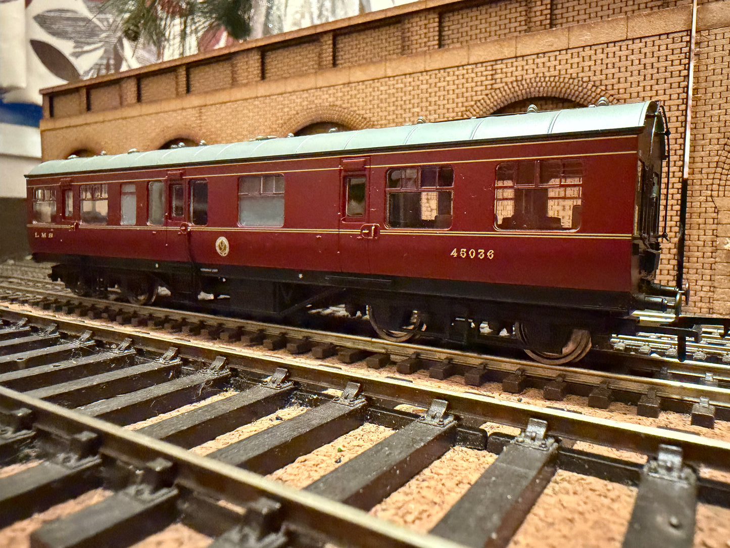 Bachmann 39-775 (OO) London Midland & Scottish Railway 50ft Inspection Saloon in LMS Crimson Lake 
