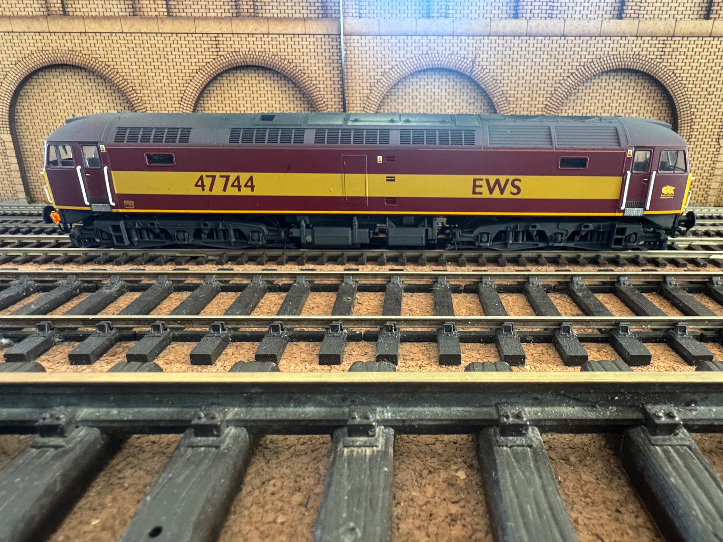 Heljan 4650 (OO) Ex British Railways Class 47/7b No.47744 in lightly weathered English Welsh and Scottish Livery. DCC Fitted 