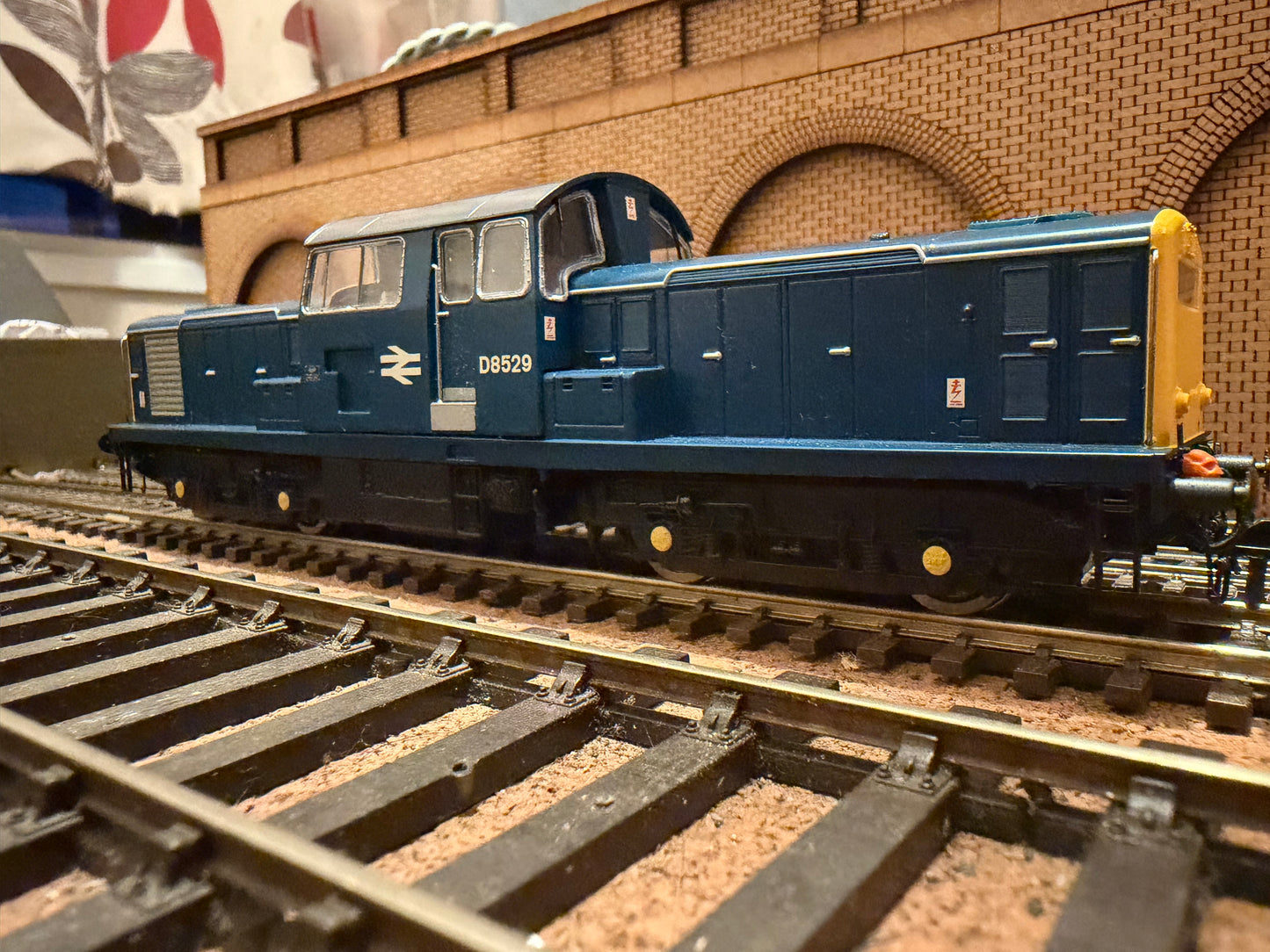 Heljan 17021 (OO) British Railways, Clayton Type 1 [Class 17] No.D8529 in British Rail Blue. DCC Ready 