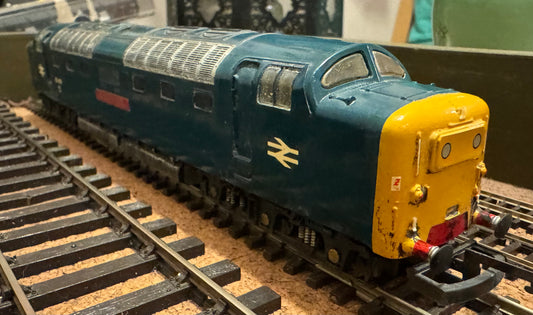 Lima (OO) British Railways Class 55 ‘Deltic’ No.55005 “The Prince of Wales Own Regiment of Yorkshire” in lightly weathered BR Blue.