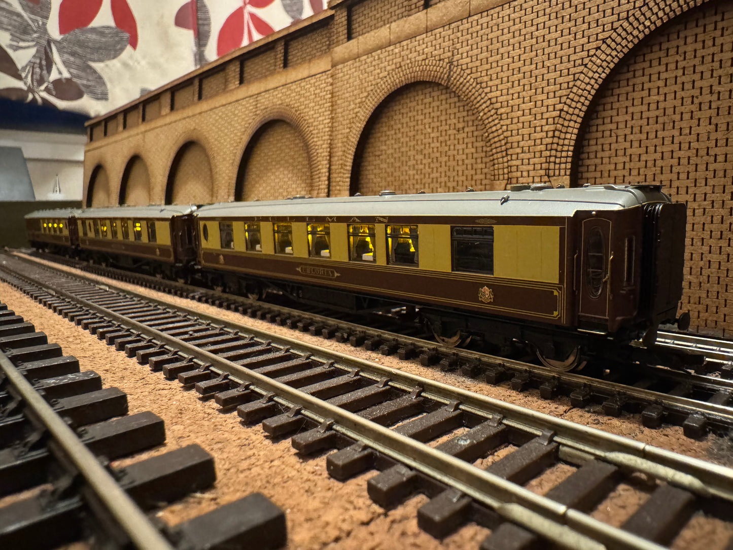 Hornby TT1001AM (TT120) The Scotsman, Starter Set. DCC Ready 