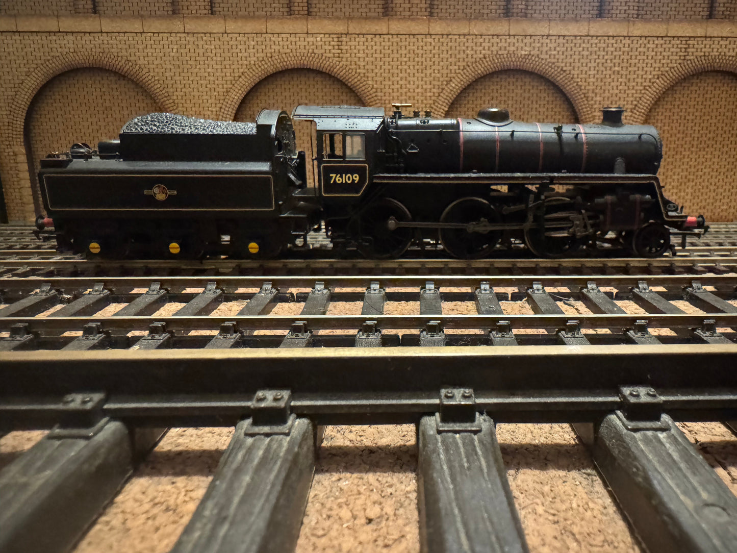 Bachmann 32-955 (OO) British Railways, Standard 4MT 2-6-0 No.76109 in Lined British Railways Black. (Shed Code 62A, Thornton Depot) DCC Ready 