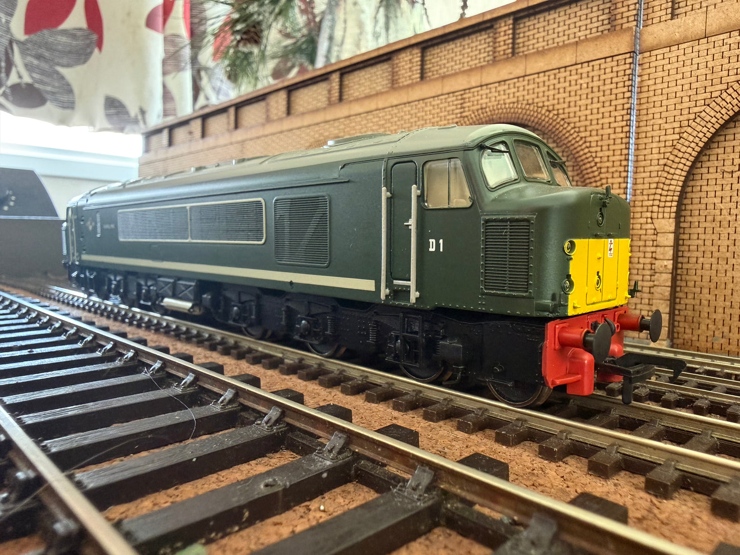 Bachmann 32-650 (OO) British Railways, Sulzer Type 4 [Class 44] No.D1 “Scafell Pike” in British Railways Green and small yellow ends. 