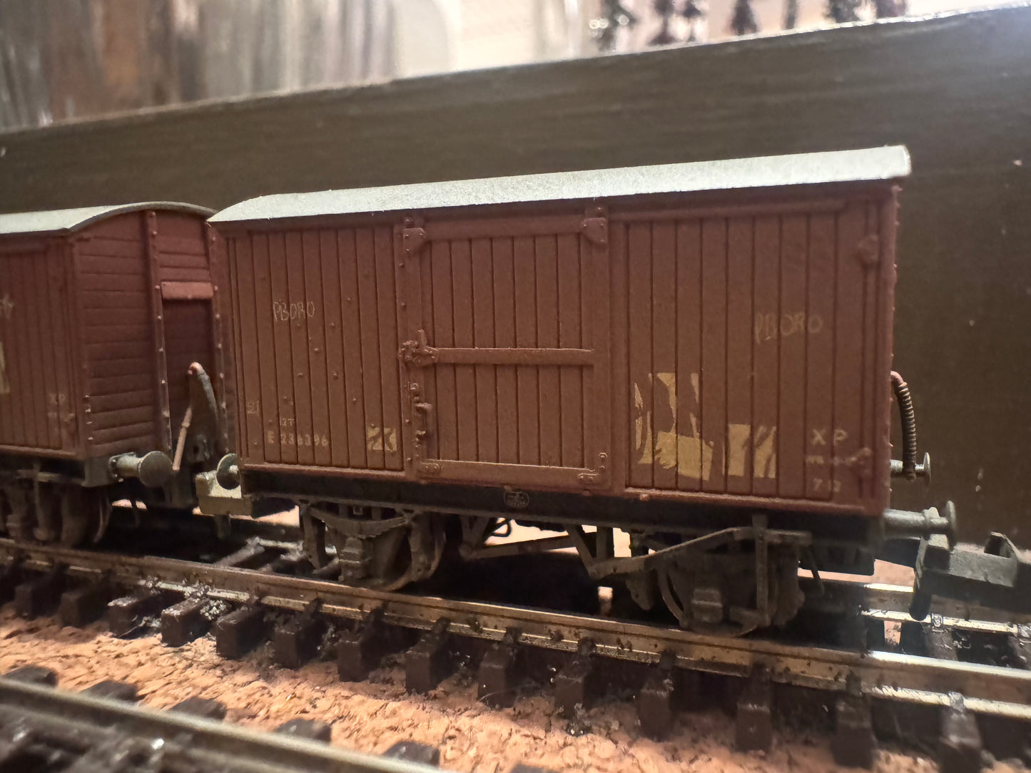 Graham Farish 377-990 (N Gauge) Ex LNER 12T ventilated vans in weathered and graffitied British Railways Bauxite. Pack of 3. 