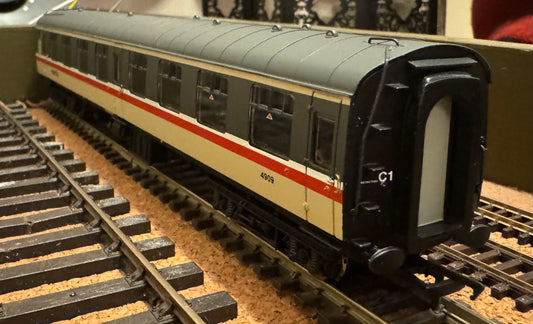 Bachmann (OO) British Railways MK1, Standard Open (SO) No.4909 in BR Intercity ‘Executive’ Livery