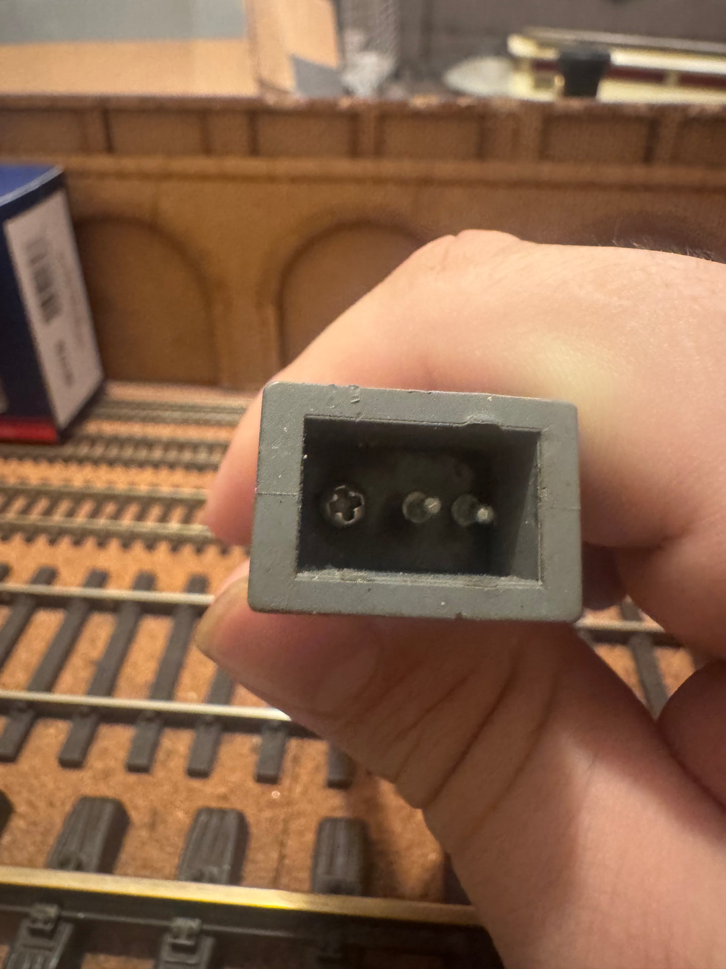 LGB (G Scale) Uncoupling Marker Post. Electricity lit. 
