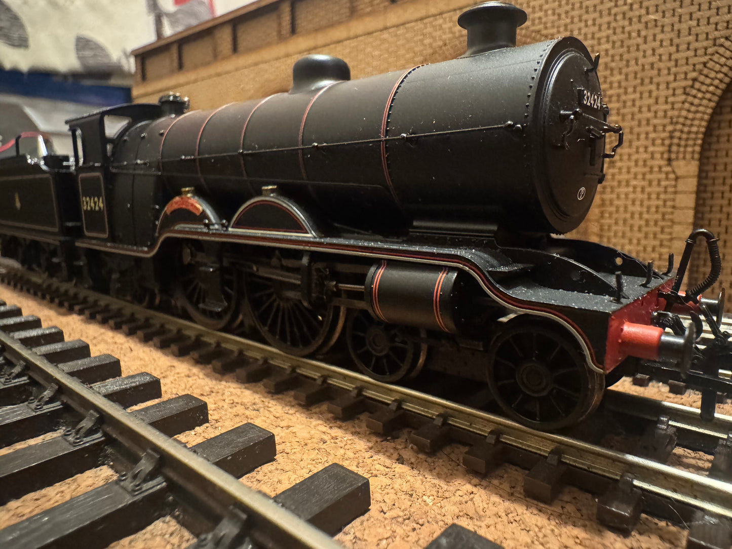 Bachmann 31-921 (OO) EX LBSC / SR H2, No.32424 “Beachy Head” in British Railways Lined Black. (Shed Code 75A, Brighton Depot) DCC Ready 