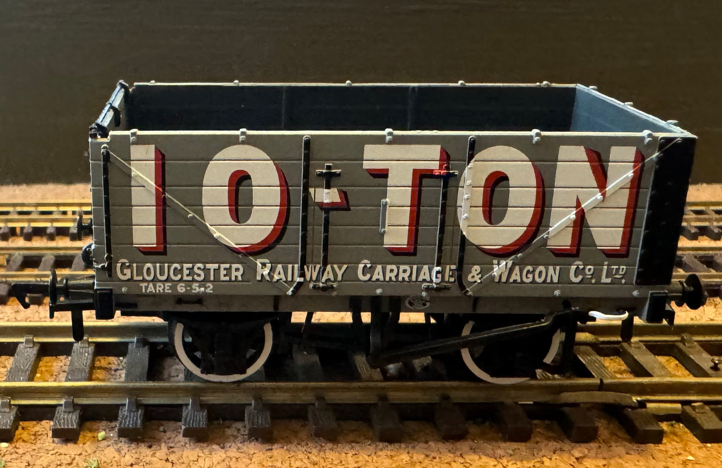Bachmann (OO) Gloucester Railway Carriage & Wagon Company Ltd, 10-Ton, 7 plank open wagon, in GRC&WC Works Advertising Livery.