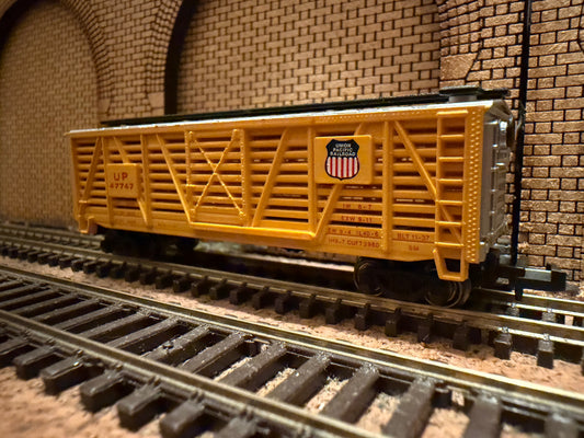 Bachmann Silver Series 71551 (N Scale) Union Pacific Railroad, 40ft Livestock Car No.47747 in UPR Yellow & Sliver 