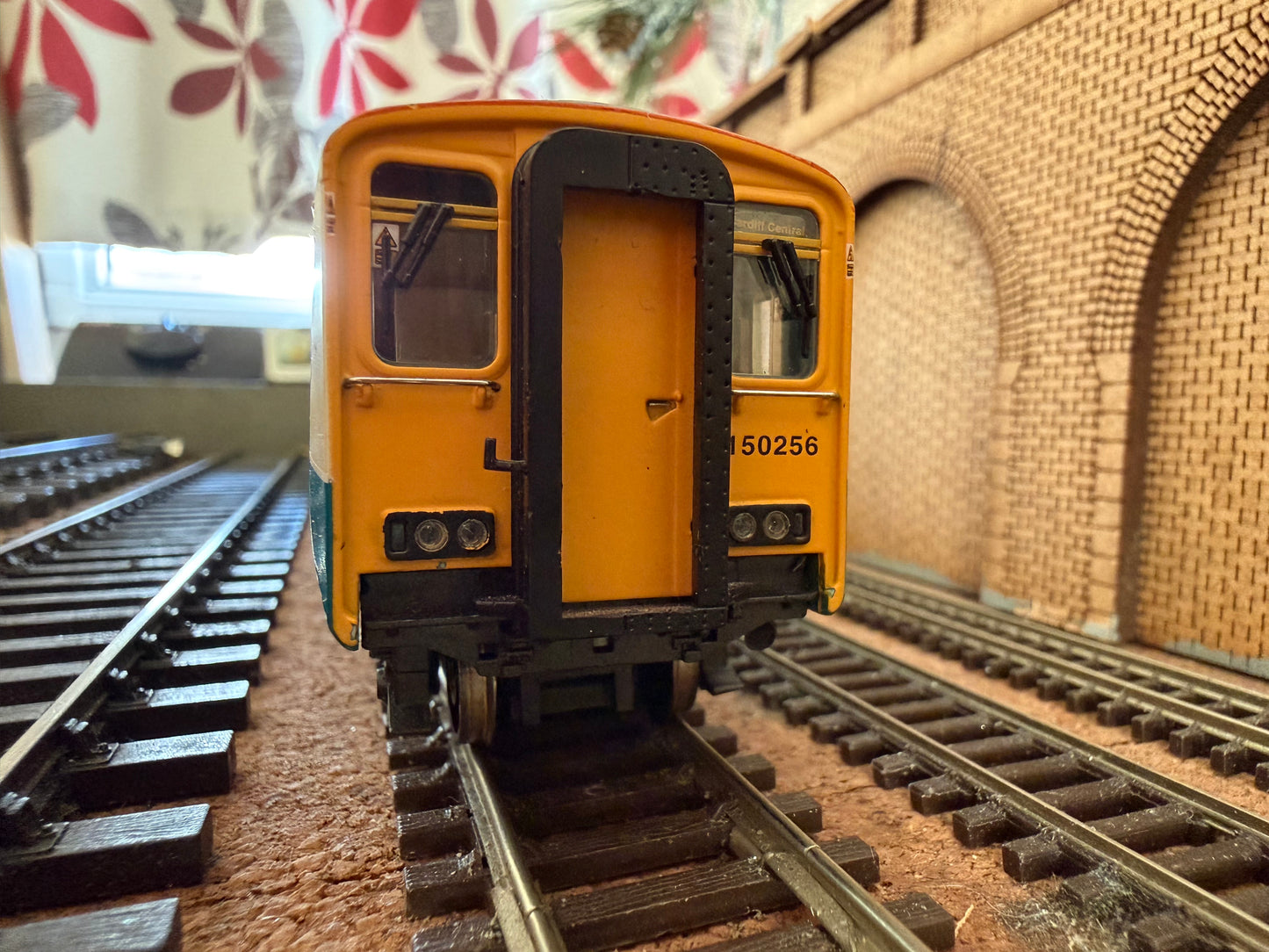 Bachmann 32-935 (OO) Ex British Rail Class 150/2 No.150256 in Arriva Trains Wales / Trenau Arriva Cymru livery. DCC Ready