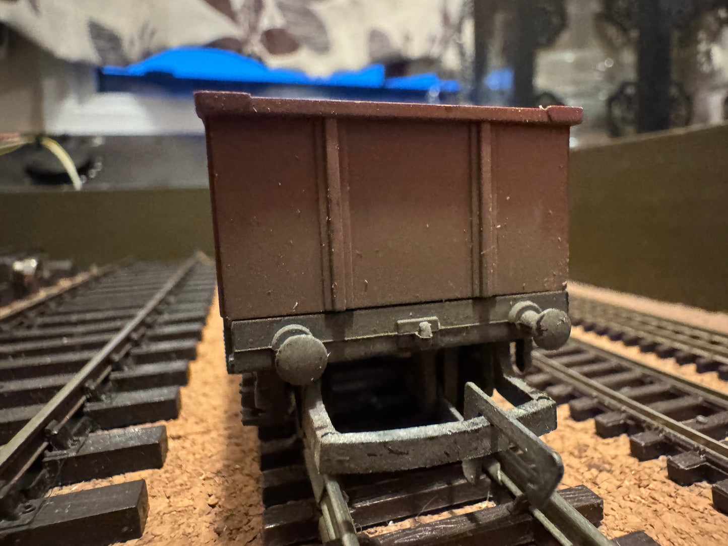 Hornby R.239 (OO) British Railways 26T Mineral Wagon (Stone) No.B388437 in Weathered BR Bauxite. 