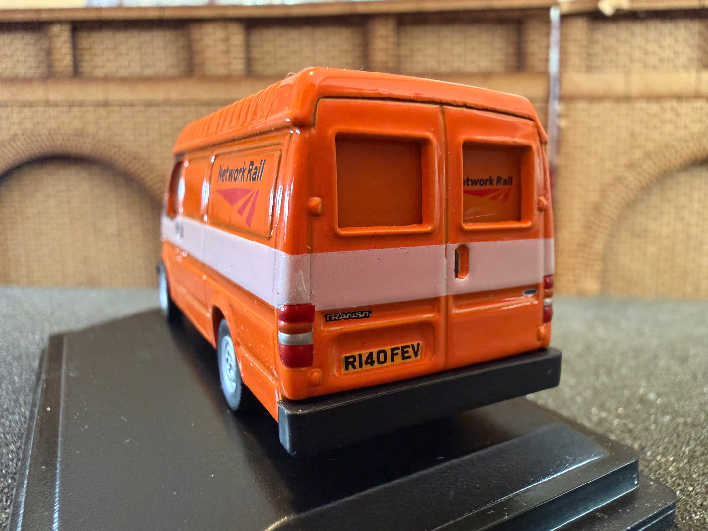 Oxford Diecast 76FT3007 (1:76 / OO) 1997 Ford Transit Mk3, Registration Number R140FEV in Network Rail Livery 