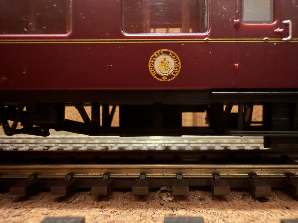 Hornby Harry Potter R4935A (OO) Ex BR MK1 Brake Second No.99312 in Hogwarts Railways Livery 