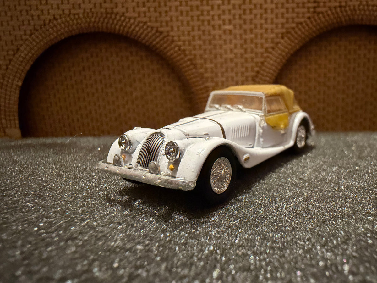 Cararama (1:76 / OO) Morgan + 8 Roadster in White. Registration CHX 12G 