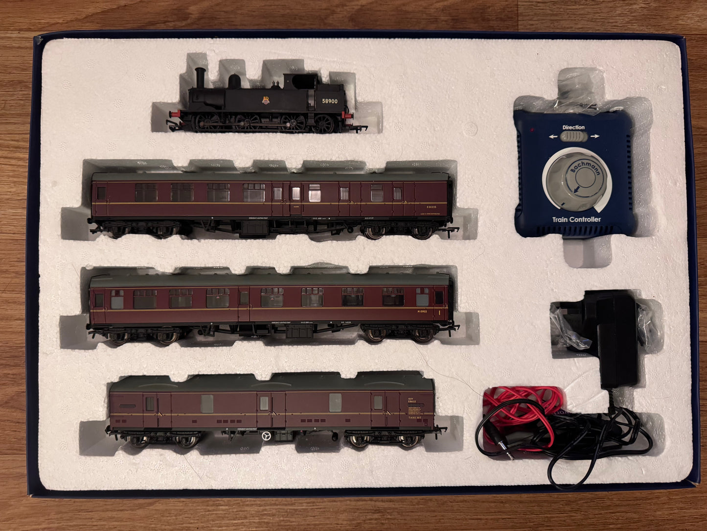 Bachmann 30-180 (OO) Station Pilot Starter Set. DCC Ready 