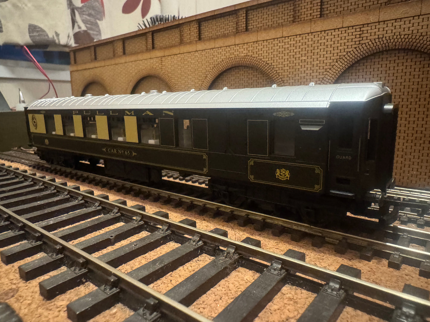 Hornby Railroad R4313 (OO) Pullman Class K Third Class Parlour Brake. 