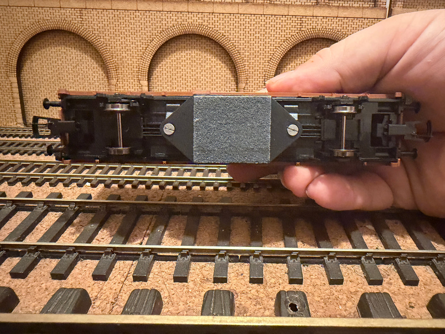 Gaugemaster / Piko 72208 (HO / OO) Track Cleaning Wagon. 