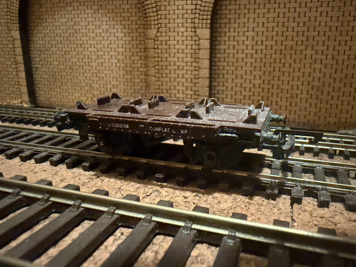 Tri-ang T.276 (TT) British Railways Container Flat No.B530298 in BR Bauxite with Containers 