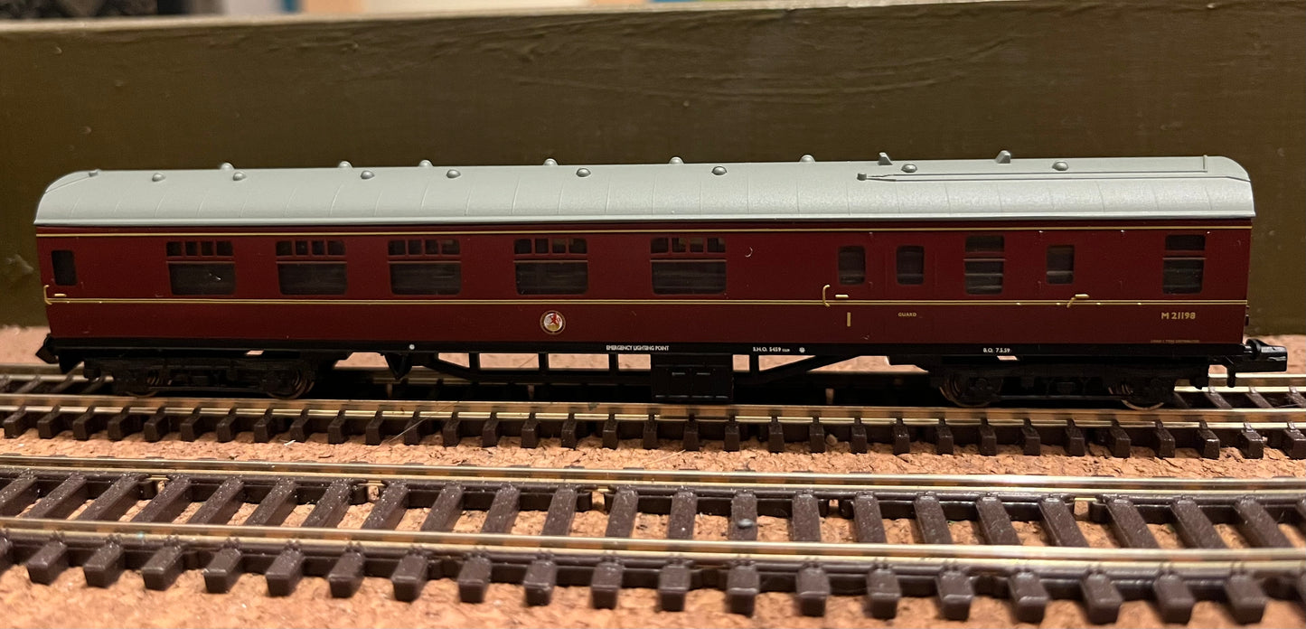 Graham Farish (N Gauge) British Railways, MK1 BCK No.M22198 in BR Maroon.