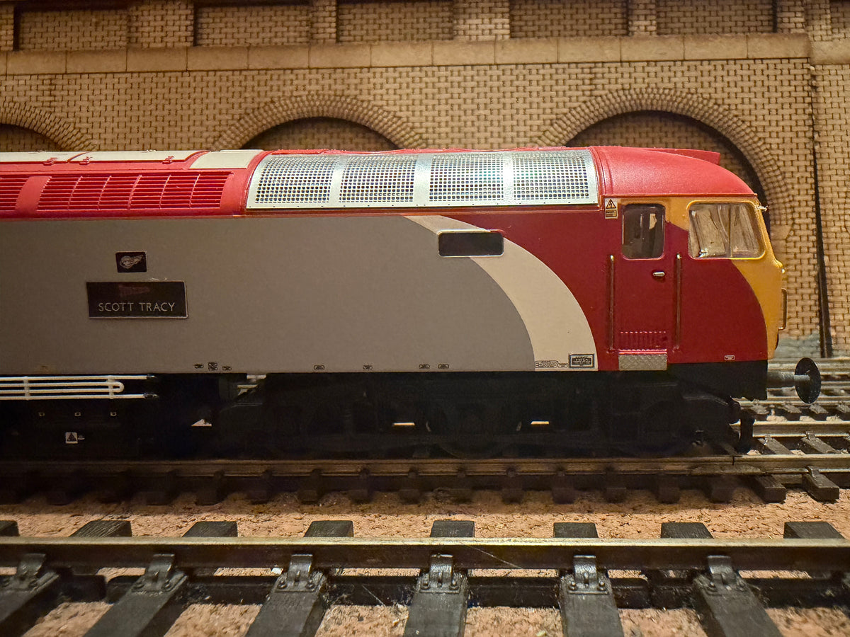 Bachmann 32-751 (OO) Brush Traction / Virgin Trains Class 57/3 No.57301 “Scott Tracey” in Virgin Trains Livery and Pre Dellner Coupling Condition. DCC Ready