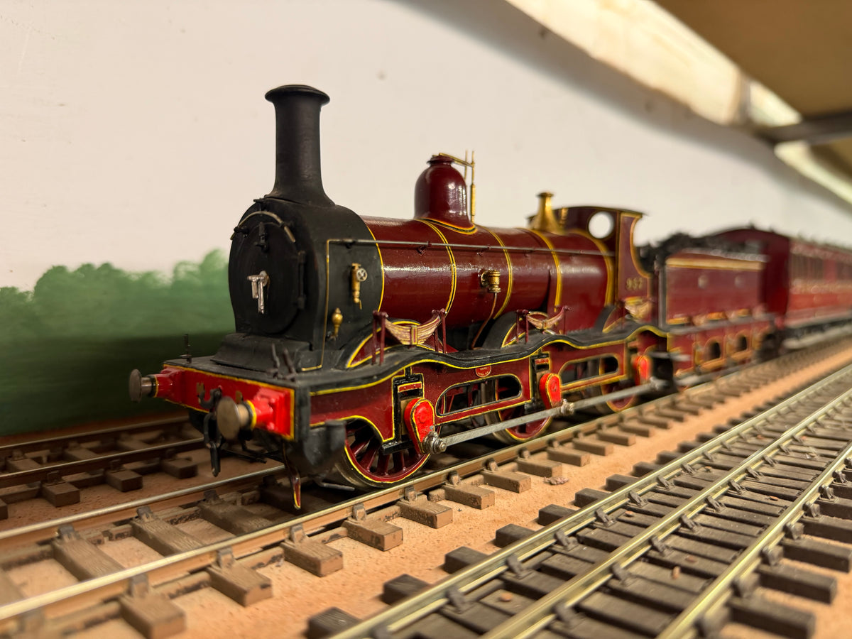 Slaters 7L007 (O gauge) Midland Railway ‘Kirtley’ Class 700 No.957 in Pre 1907 Lined Midland Railway Crimson Lake. 